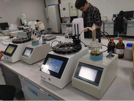 動(dòng)力電池行業(yè)知名客戶兩次購買我公司4套V310S-KHF多工位卡氏加熱爐水分測定儀